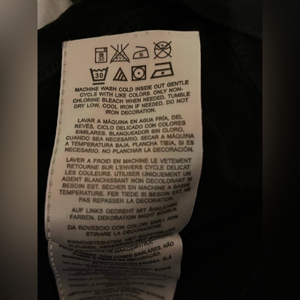 Y2K ~G by Guess T-Shirt - Picture 5 of 6